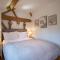 Bramble Cottage - Cosy 2 Bed With Deluxe HOT TUB & Log Burner - هيريفورد