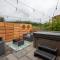Bramble Cottage - Cosy 2 Bed With Deluxe HOT TUB & Log Burner