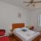 Spacious room with a panoramic view of harbor - Дубровник