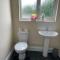 Large 4 Bedroom Sleeps 8, Spacious Apartment for Contractors and Holidays near Bedford Centre - 1 FREE PARKING SPACE & FREE WIFI