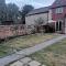 Lovely two bedroom cottage with private garden - Kingswood