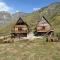 Kazbegi 4 side cottages - 卡兹贝吉