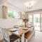 Lions Lodge: Great location with hot tub