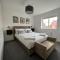 Spacious & Stylish 4-Bed House with Hot Tub in Prime Location