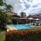 Cumbuco - Casa de praia com piscina e deck