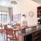 Bright, spacious South-facing 1-bedroom apartment