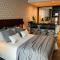 ian Hotel