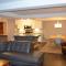 True Ski-in Ski-Out Luxury 3bd with huge views