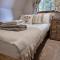 Bonnie Lodge-Lochside Location with Hot Tub