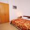 Family friendly seaside apartments Jezera, Murter - 9502