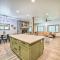 Swiss Cabin in Macks Inn Game Room and Fire Pit! - آيلاند بارك