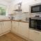 Harcombe House Bungalow 12