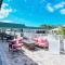 All-New, First Floor, Bunk Bed, Huge Pool, 70 inch TV, Tiki Bar! - ساراسوتا