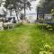 Nice Apartment with1 bedroom Separate living room with a sofa bed and a tiny kitchen a bathroom located in Nordstrand near by the Sea for 3 guests with a garden and grill 5 extra guests with extra cost in the cabin with sea view just outside the apartment - Осло