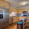 BEAUTIFUL BEACHFRONT-Oceanfront First Floor 2BR 2BA Condo in Cherry Grove, North Myrtle Beach! RENOVATED with a Fully Equipped Kitchen, 3 Separate Beds, Pool, Private Patio & Steps to the Sand! - ميرتل بيتش