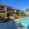 Unit 5 Rainbow Surf - Modern, double storey townhouse with large shared pool, close to beach and shop - Rainbow Beach