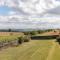 Luxury Farmhouse with Stunning Views and Hot Tub - Ebberston