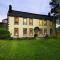 Upside house Beautiful 5 bedroom house sleeps 13 with hottub, games room and garden near Bath