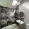 Upside house Beautiful 5 bedroom house sleeps 13 with hottub, games room and garden near Bath