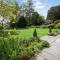 Upside house Beautiful 5 bedroom house sleeps 13 with hottub, games room and garden near Bath