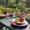 Upside house Beautiful 5 bedroom house sleeps 13 with hottub, games room and garden near Bath