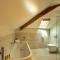 Finest Retreats - The Old Post Office Apartment 3