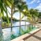 Luxe Bayview Oasis with Dream Waterfront Pool - Stuart Park