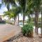 Luxe Bayview Oasis with Dream Waterfront Pool - Stuart Park