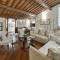 Buonarroti big apartment with terrace in Oltrarno - Florencja