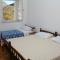 Apartments by the sea Pucisca, Brac - 2942