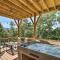 Escape with Hot Tub, Mtn Views 5 Mi to Urban Trail - 阿什维尔