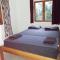 1 Bedroom G-Land Burnt Toast Surfcamp
