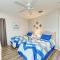 Longboat Key Cedars Beach House-Pet Friendly-2 Minute To The Beach - Longboat Key