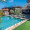 Lama y Solo Unique private room walking distance to the Beach