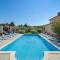 Apartment Basanija 3402f