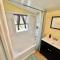 Giggling Creek Cottage - BedJet! King Sized! Gazebo, 45 Acres, Arcades, Nintendo, more