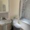 Cheerful 3 Bedroom Town House With Hot Tub - Blackpool