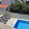 Seaside apartments with a swimming pool Okrug Donji, Ciovo - 5244 - 奥库格哥恩基
