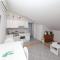 Seaside apartments with a swimming pool Okrug Donji, Ciovo - 5244 - 奥库格哥恩基