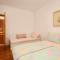 Apartments with parking space Novi Vinodolski - 5529