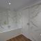 Lovely 2 Bed 2 Bath Flat & Parking by CozyNest
