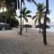Brin d'ile Anse des Rochers vue mer à 50 m de la plage et piscine - 圣弗朗索瓦