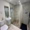 Large Double Room & Private EnSuite Bathroom, Badbury Park, Swindon, Near Great Western Hospital - Свіндон