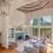 Weekend friends and fam! Media room, Hot Tub, Firepit, Sleeps 18 minutes to Asheville