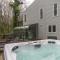 Secluded oasis in Asheville! GAME room MOVIE theater HOT tub - 20 min to Biltmore!