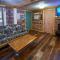 Steps from Downtown Pigeon Forge Parkway + Private Hottub and firepit - Wifi - Firefly Bungalows - Pigeon Forge