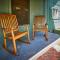 Steps from Downtown Pigeon Forge Parkway + Private Hottub and firepit - Wifi - Firefly Bungalows - Pigeon Forge