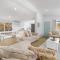 61 Myack Street - Modern 4BR Home in Berridale l WiFi l Aircon