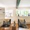 Architect Designed Cosy Cotswold Stone Cottage - Quenington