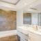 Fuller Holidays- Lot 7 - Byron Penthouse Apartment with Pool